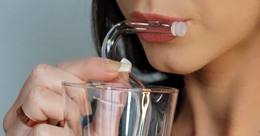 Should You Use an Anti-Wrinkle Straw?