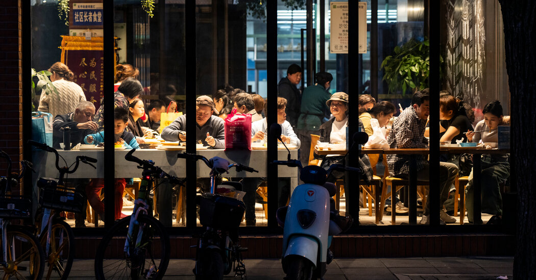 Slide Over, Auntie: Young Chinese Find Tasty Meals in Senior Canteens