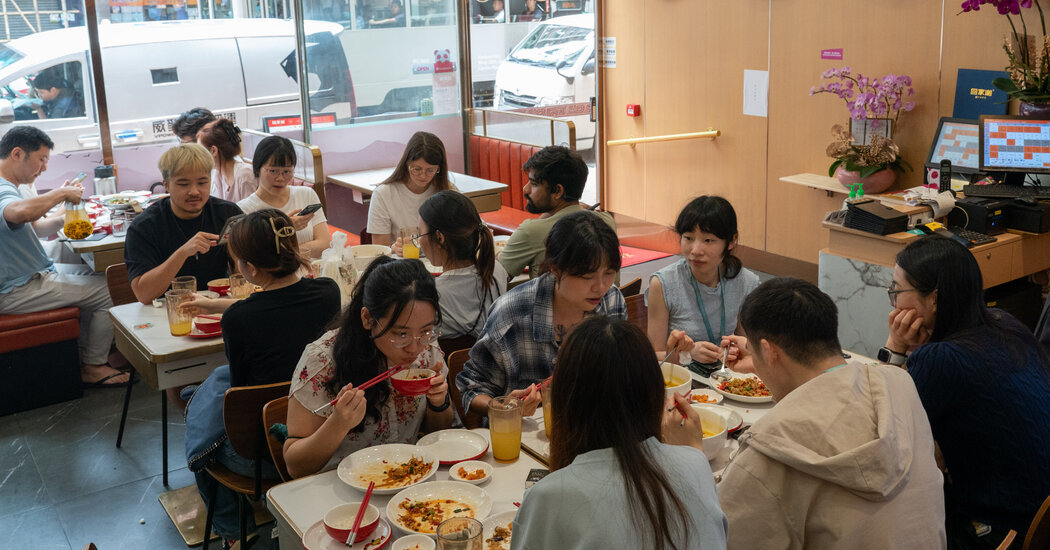 Spicy Noodles and Pickled Fish: Chinese Eateries Move Into Hong Kong