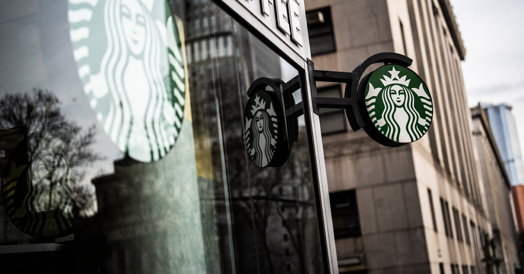 Starbucks Reports Weak Earnings as It Tries to Woo Back Customers