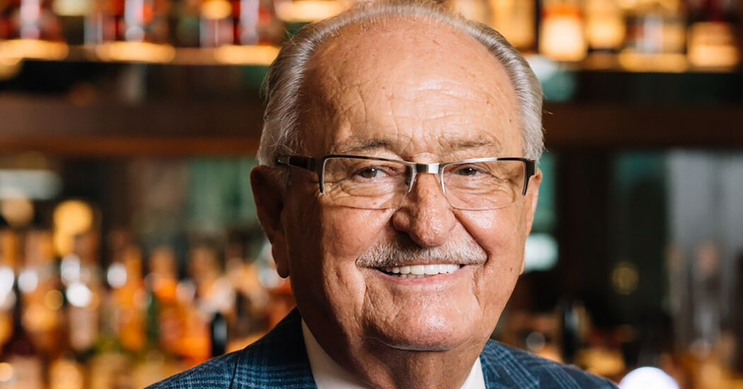 Wolfgang Zwiener, Waiter Who Built a Steakhouse Empire, Dies at 85