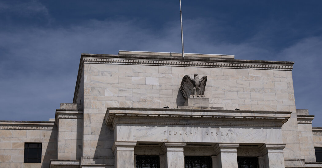 Solid Labor Market Gives Fed Cover to Extend Rate Pause