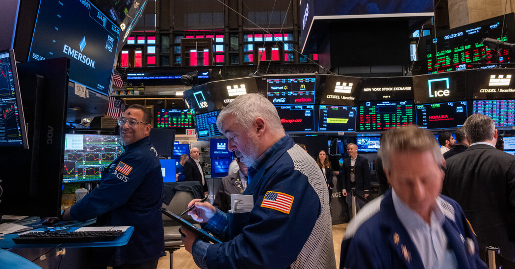 Wall Street’s Slide Resumes as Tariff Anxiety Persists for Investors