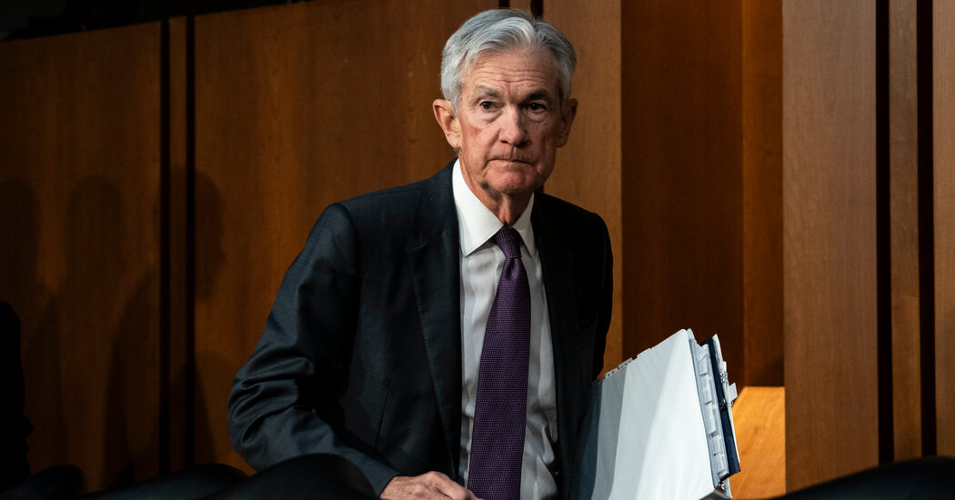 Fed in No Hurry to Adjust Rates Amid Trump Policy Uncertainty