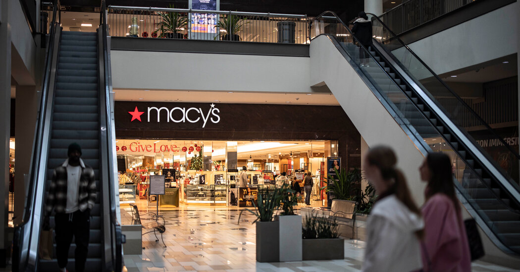 Macy’s Signals a Rocky Year Ahead as Trade War Looms